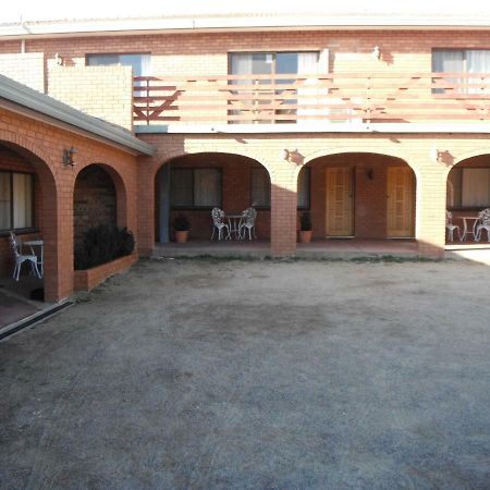 Coomacountry Club Motor Inn Bagian luar foto