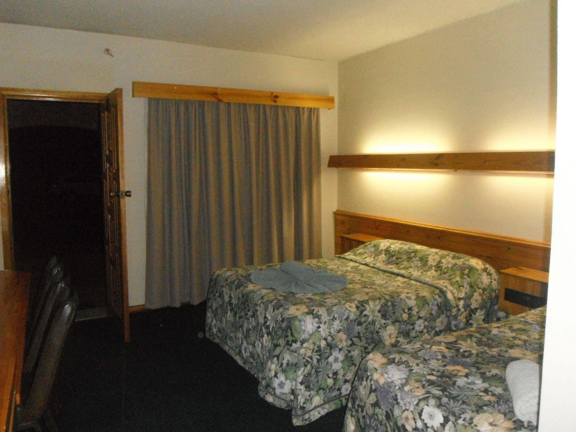 Coomacountry Club Motor Inn Bagian luar foto