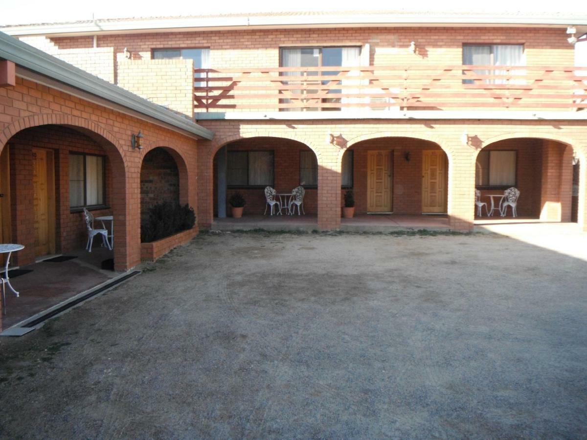Coomacountry Club Motor Inn Bagian luar foto